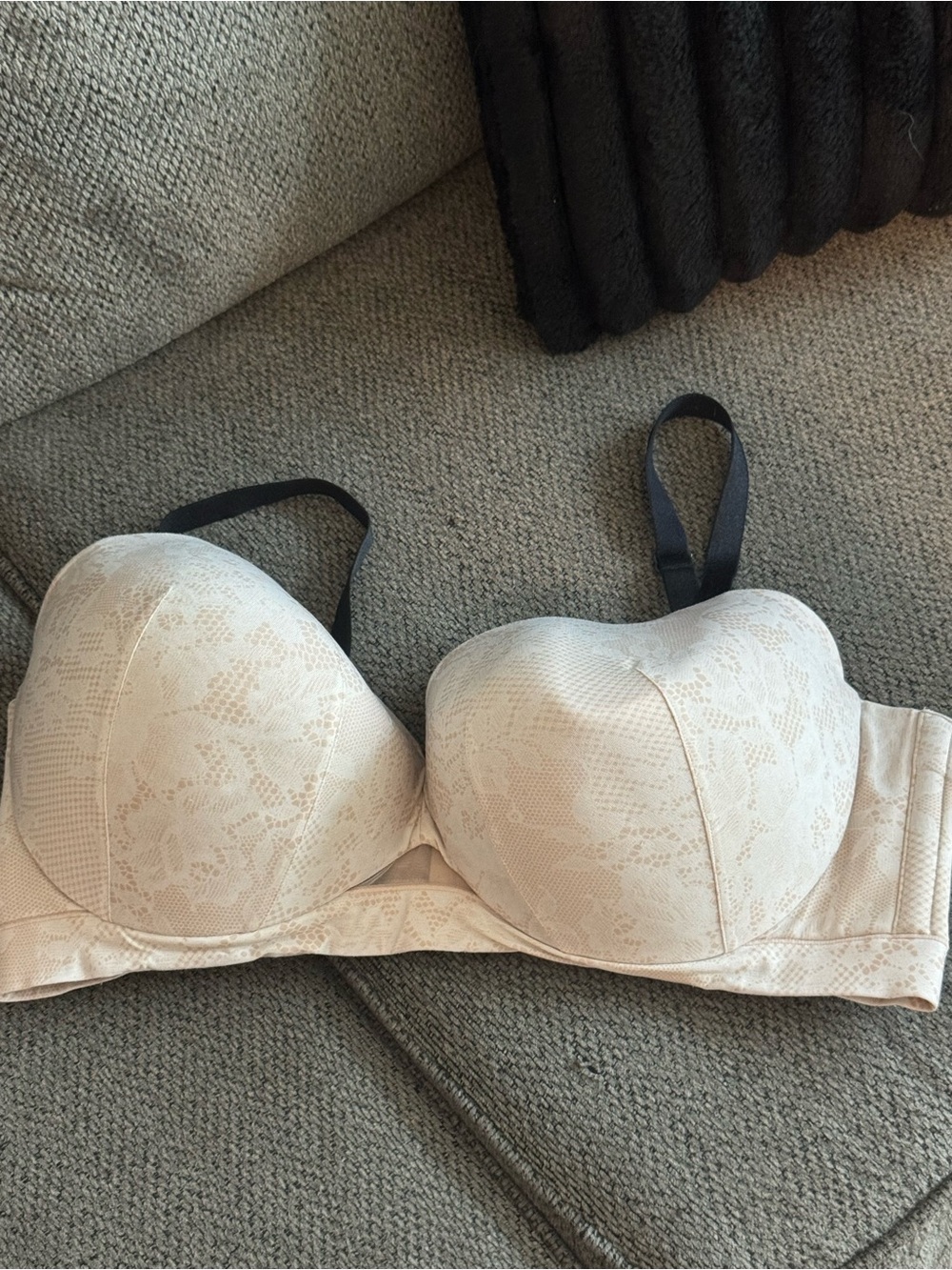 Cacique Cream Convertible Bra with Black Straps